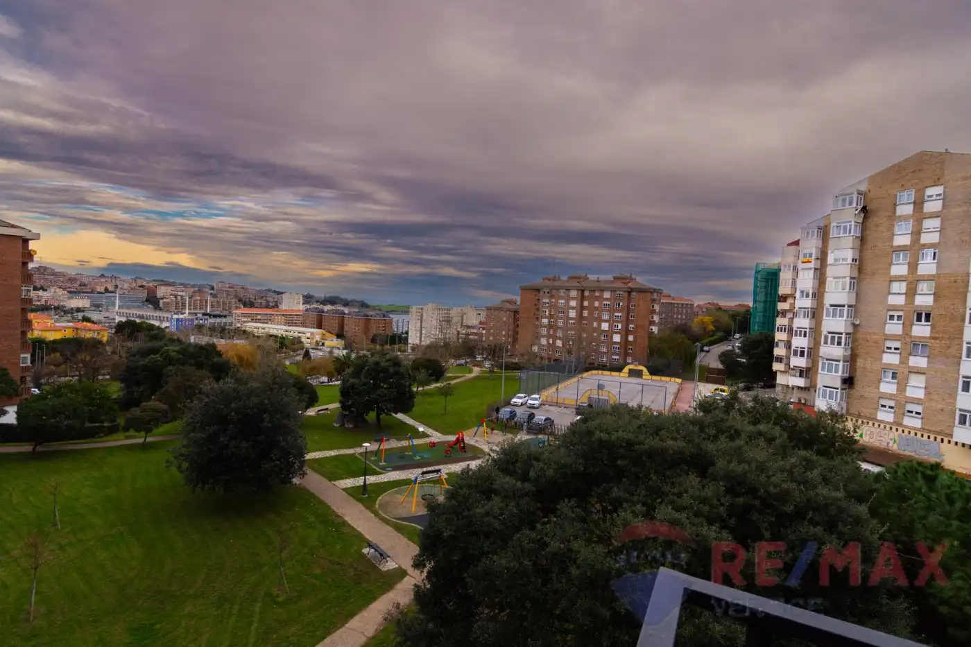 Vista exterior de Pis de lloguer en Santander amb Calefacció, Jardí privat i Terrassa
