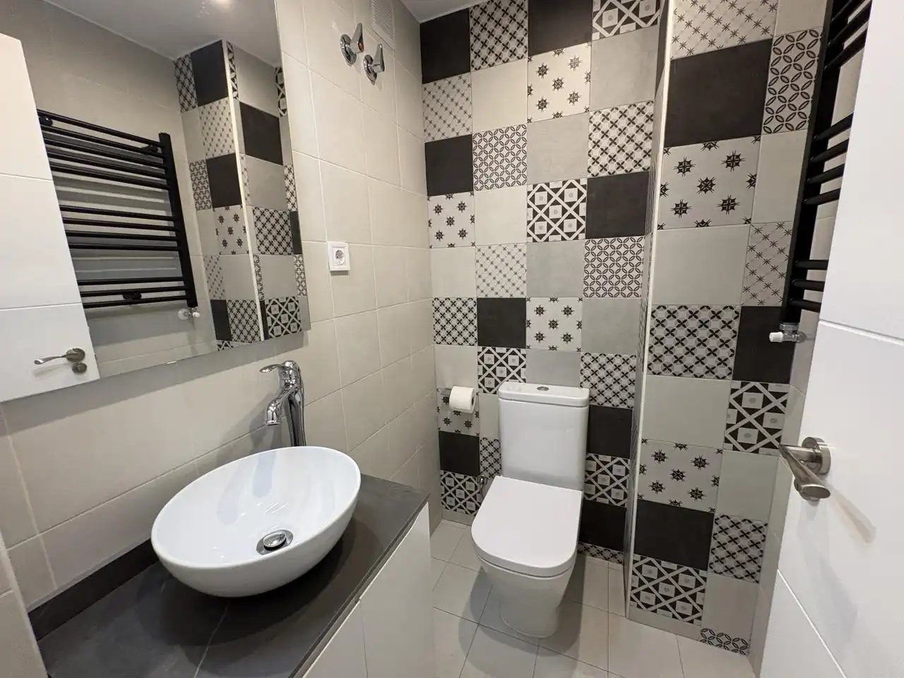 Badezimmer von Wohnung zur Miete in Madrid mit Heizung