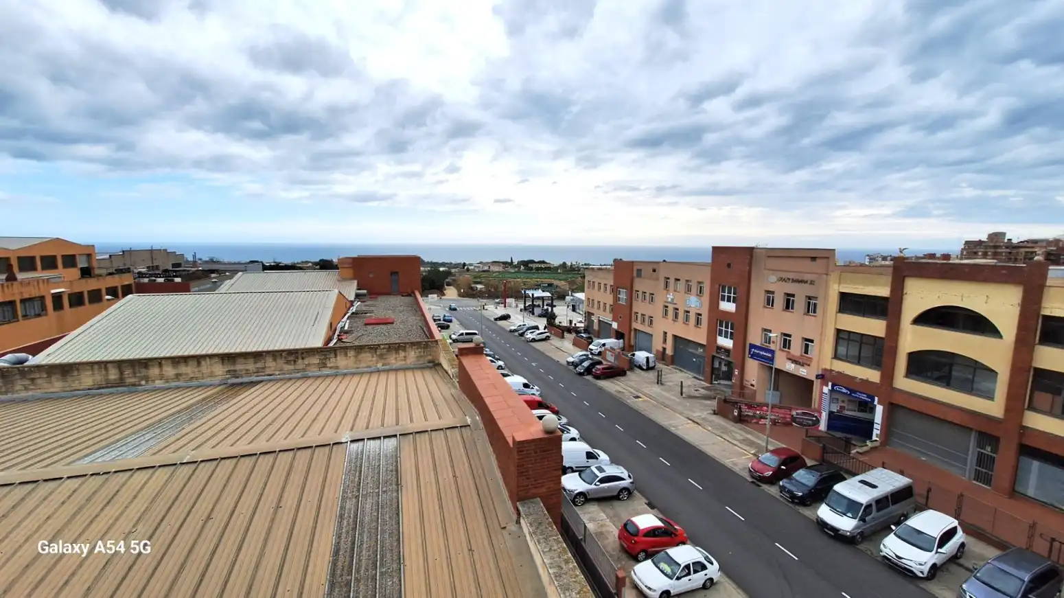 Außenansicht von Fabrikhallen zur Miete in Mataró