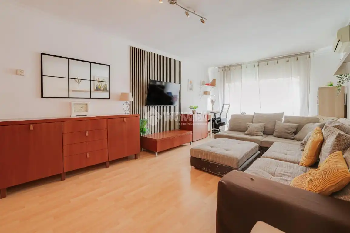 Living room of Flat for sale in Badalona  with Air Conditioner, Heating and Parquet flooring
