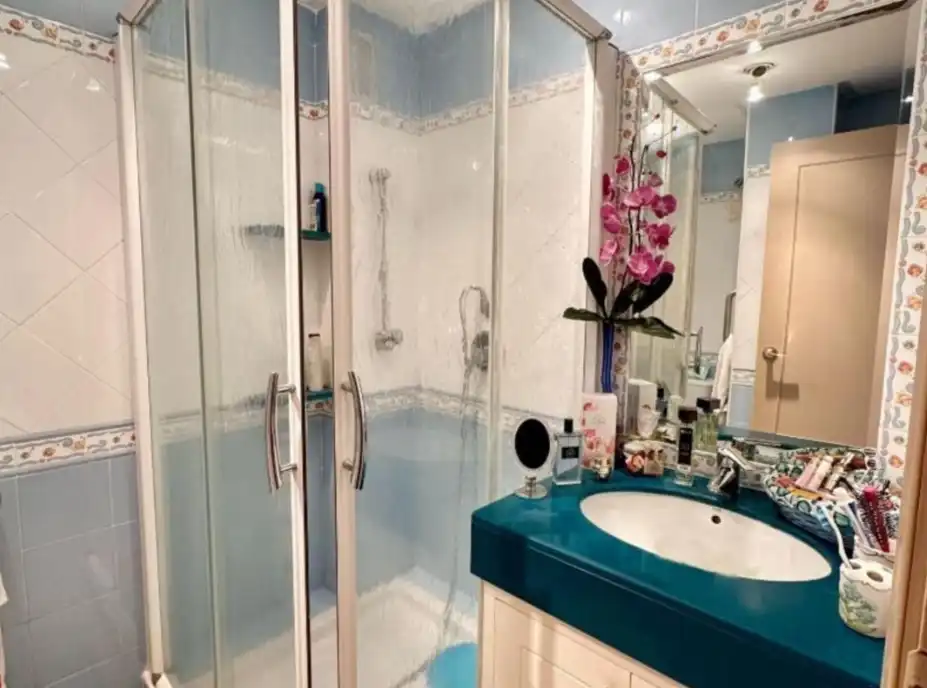 Baño de Piso en venta en Torremolinos con Aire acondicionado, Terraza y Piscina comunitaria