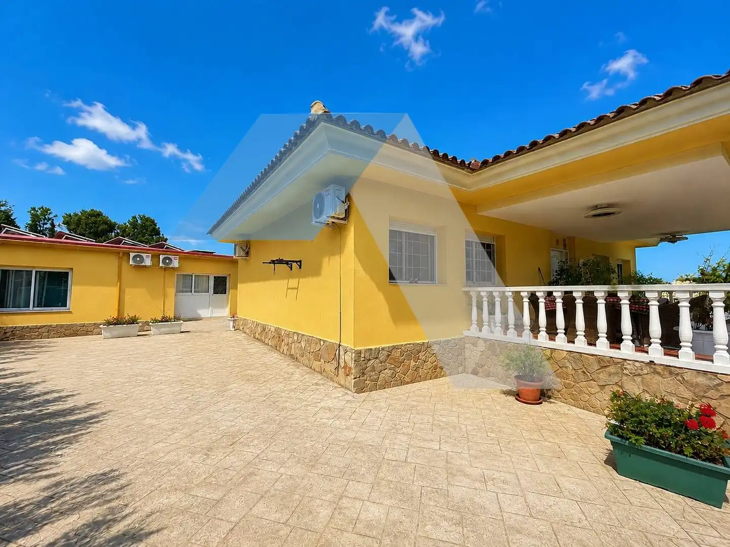 Exterior view of Houses for sale in San Vicente del Raspeig / Sant Vicent del Raspeig  with Air Conditioner, Heating and Private garden