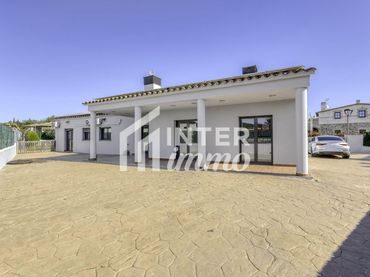 Casa con piscina en venta en Calle Canigo 1