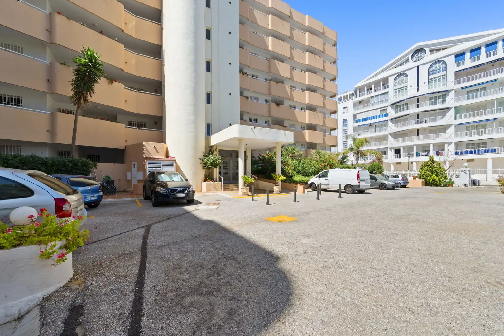 Vista exterior de Planta baixa en venda en Fuengirola amb Aire condicionat, Terrassa i Piscina