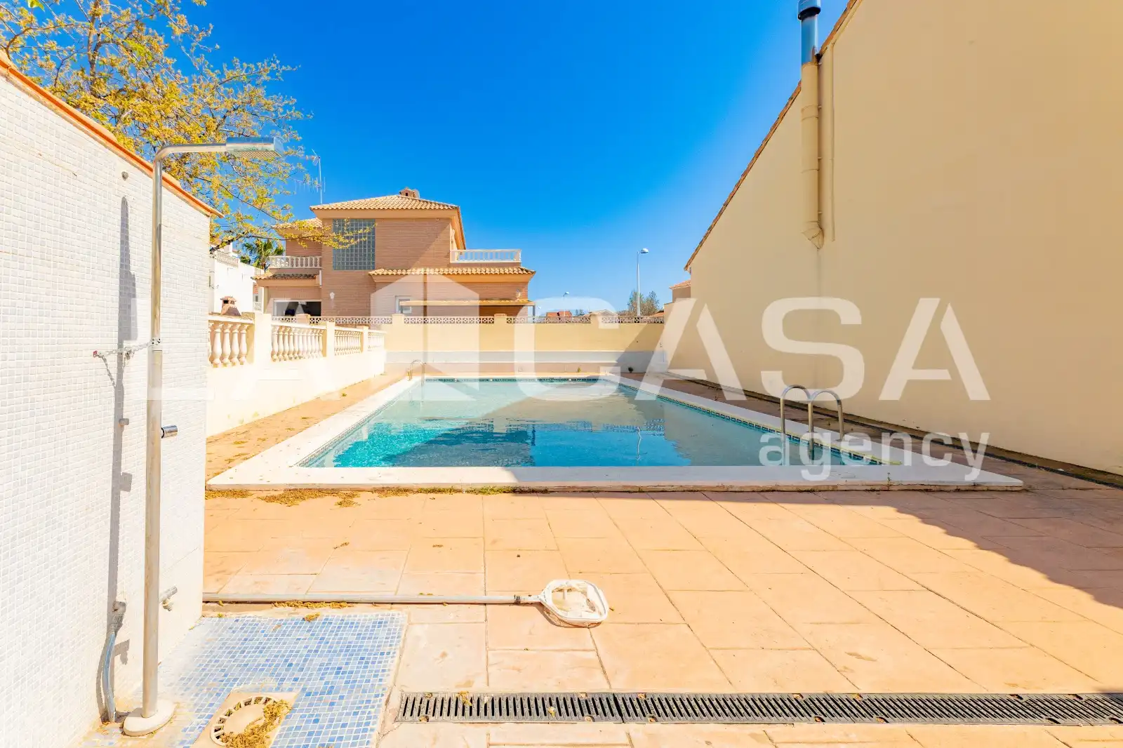 Piscina de Casa adosada en venda en Sagunto / Sagunt amb Terrassa, Piscina i Balcó