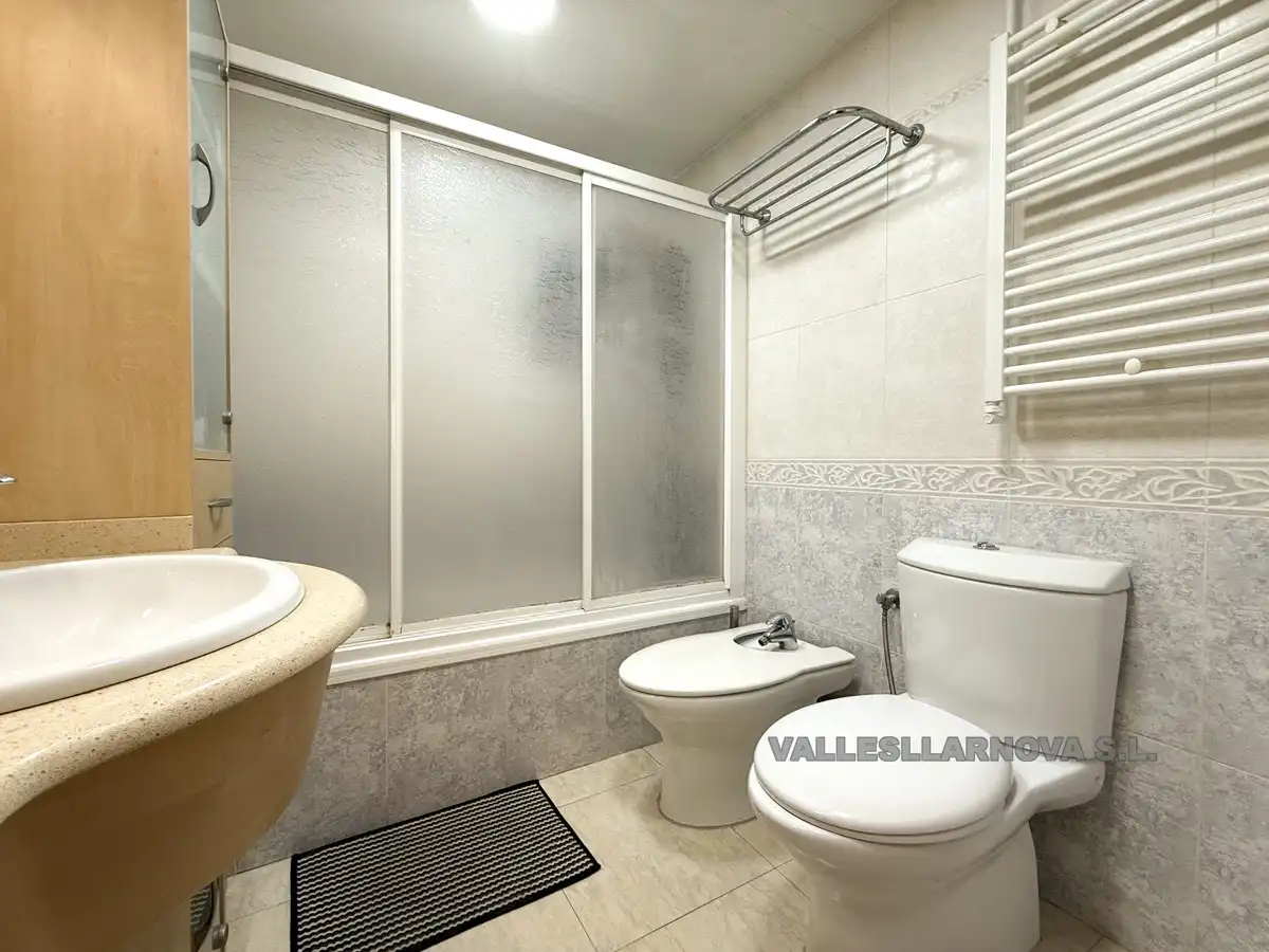 Badezimmer von Wohnung zur Miete in Mollet del Vallès mit Klimaanlage, Heizung und Möbliert
