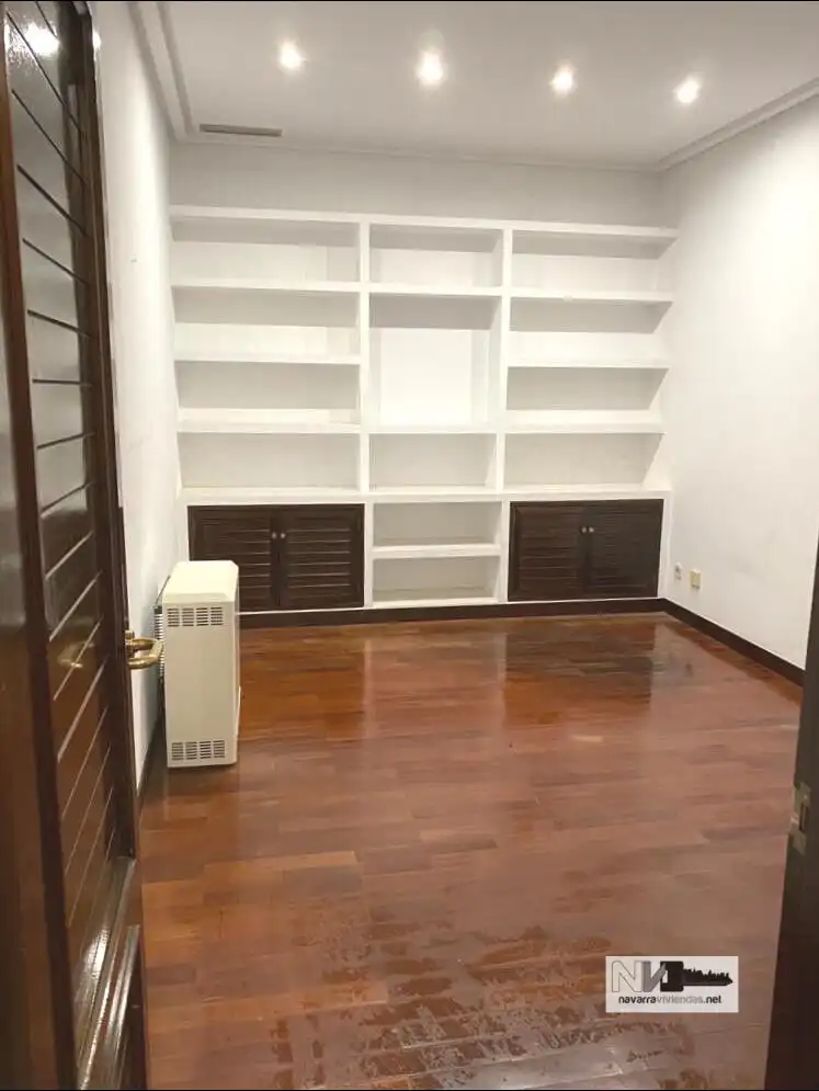 Office for rent in  Pamplona / Iruña  with Heating