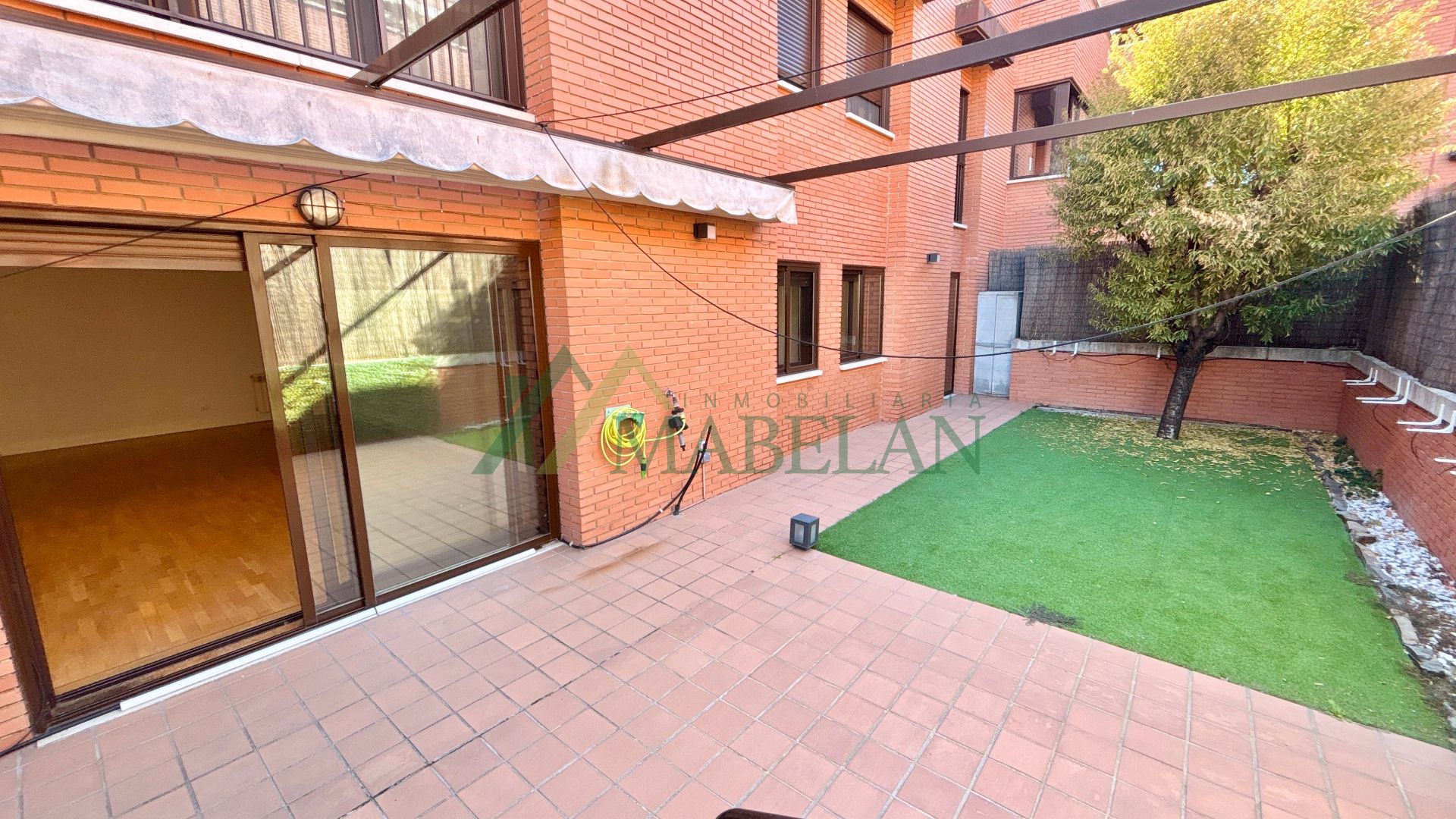 Jardí de Planta baixa en venda en Las Rozas de Madrid amb Aire condicionat, Calefacció i Jardí privat