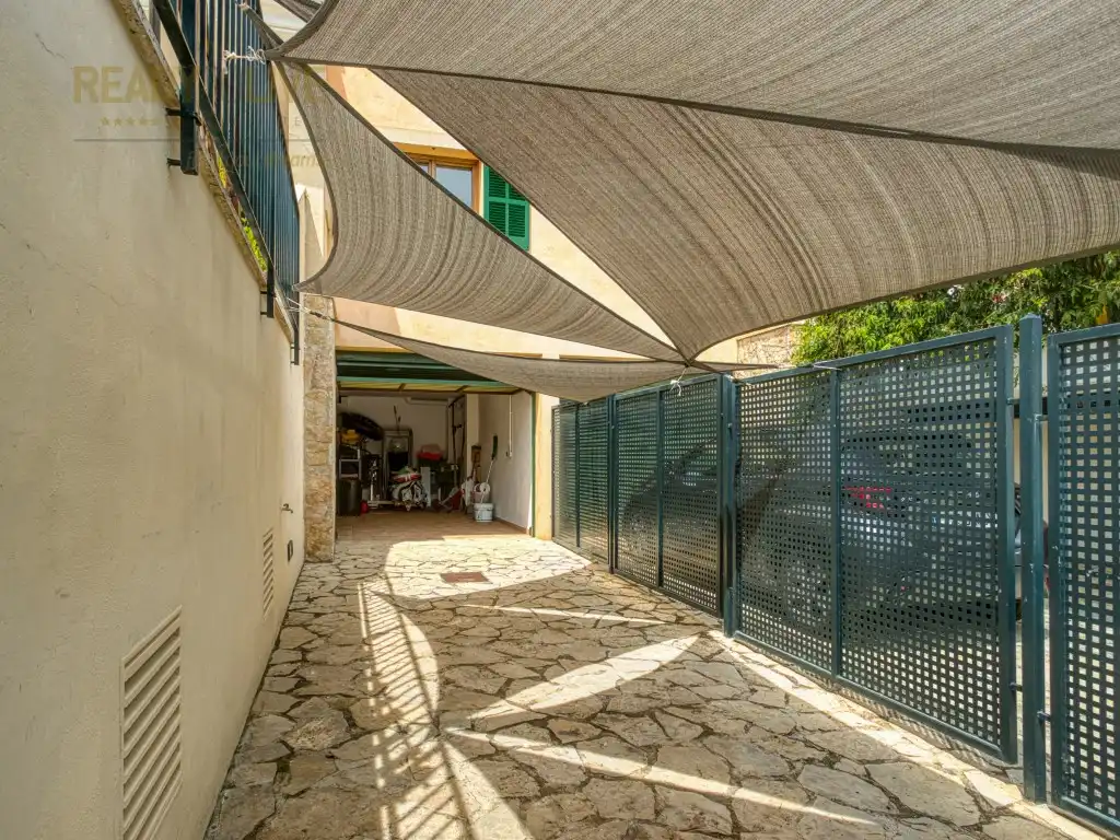 Einfamilien-Reihenhaus zum Verkauf in Alcúdia mit Klimaanlage, Privatgarten und Terrasse