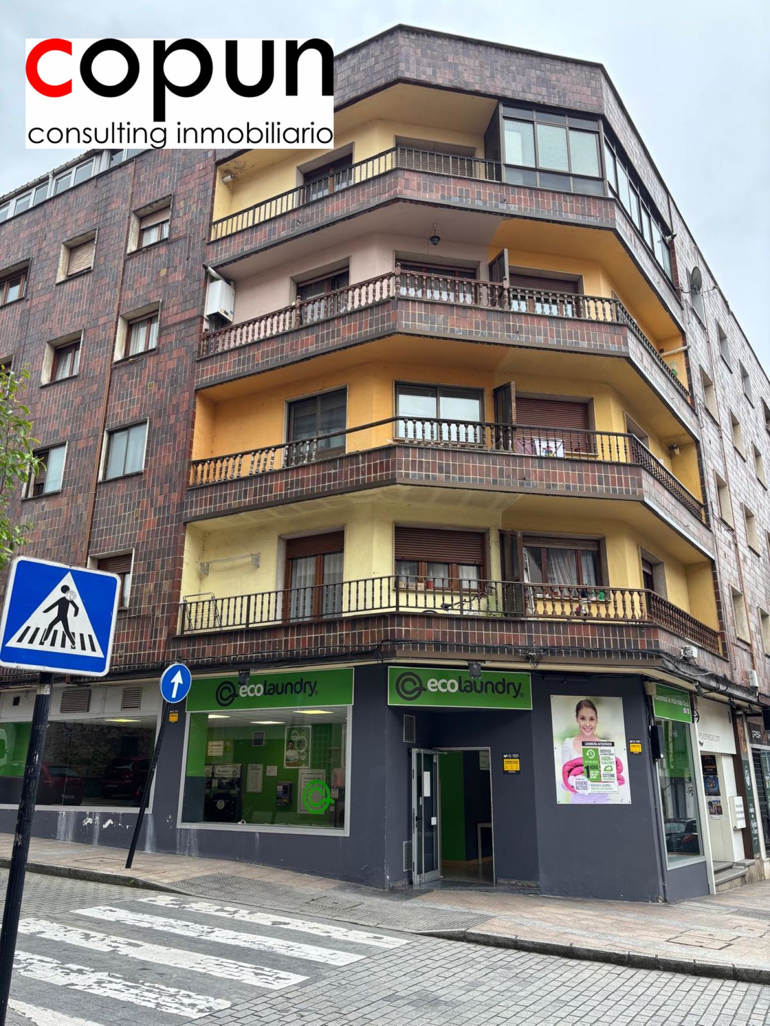 Vista exterior de Pis en venda en Siero amb Parquet i Balcó