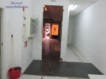 Local comercial de lloguer a Calle Doctores Castroviejo