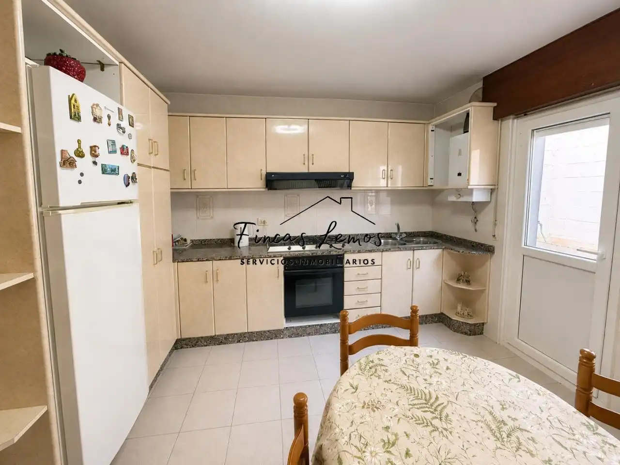 Cuina de Casa o xalet en venda en Camariñas amb Terrassa i Moblat