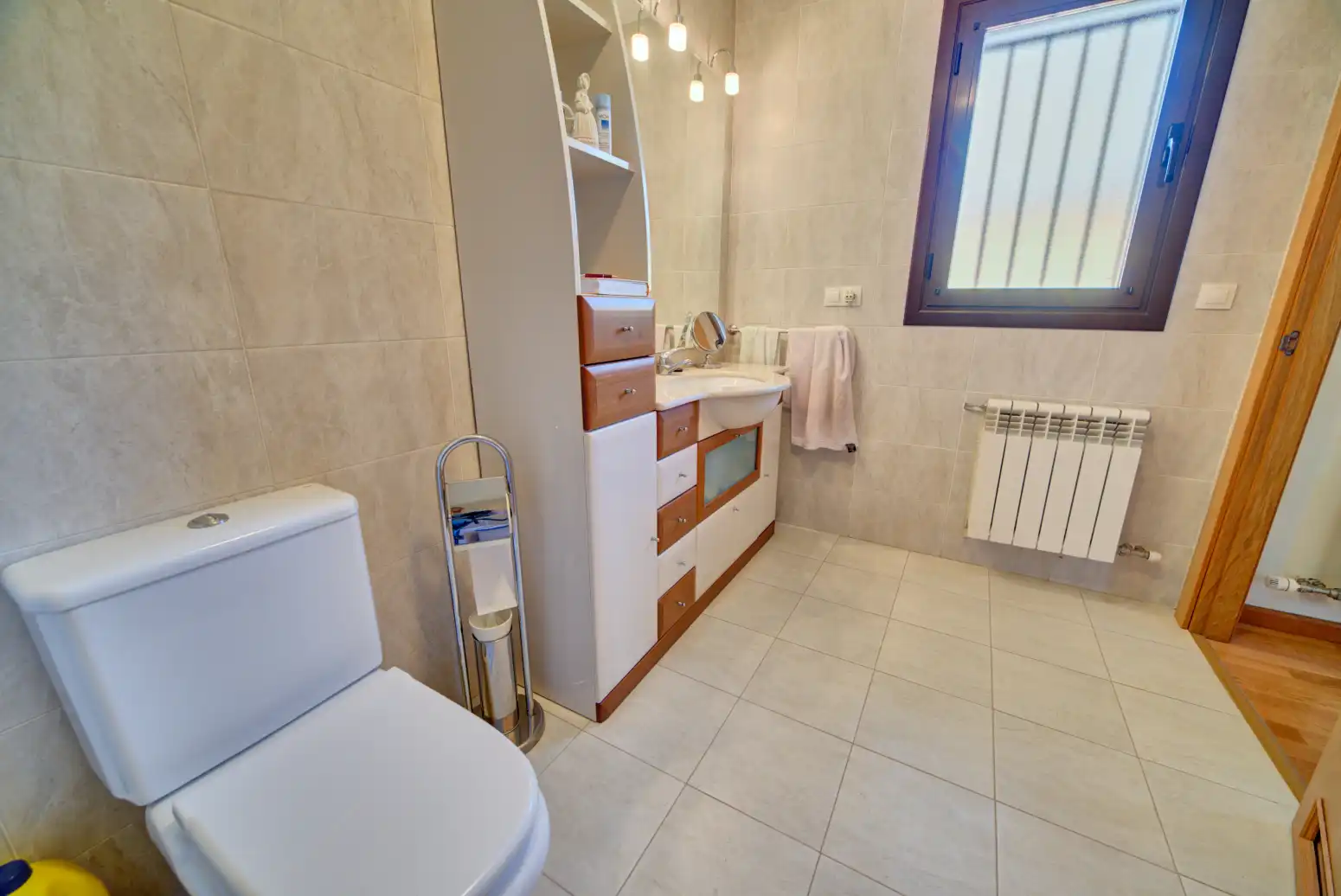 Bathroom of Attic for sale in Enériz / Eneritz  with Heating, Private garden and Parquet flooring