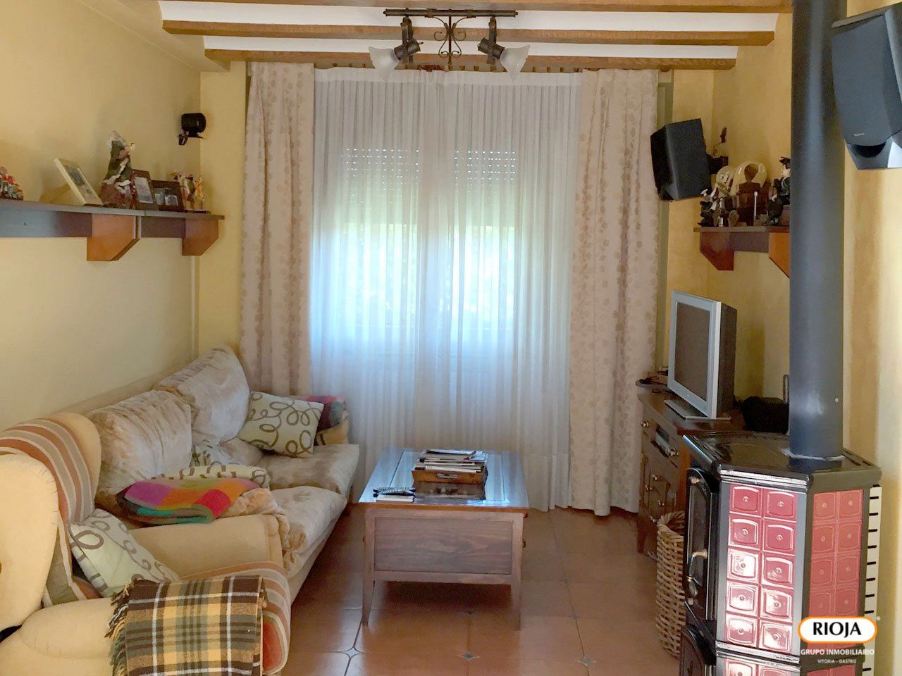 Living room of House or chalet for sale in Condado de Treviño  with Heating, Private garden and Furnished