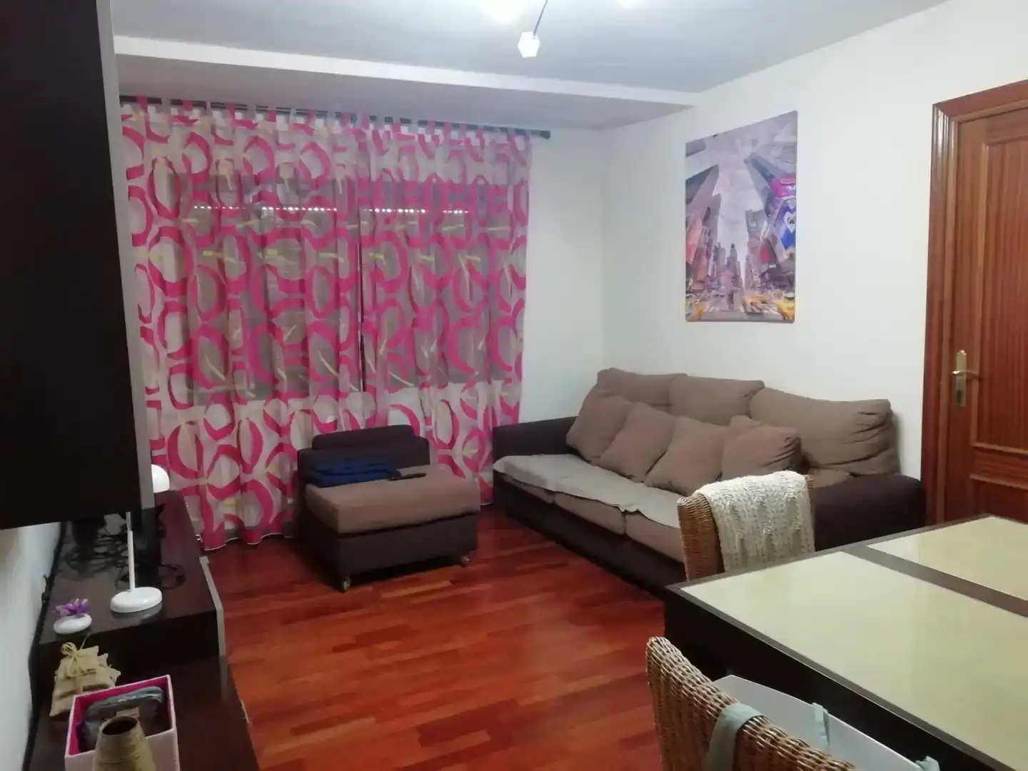 Sala d'estar de Pis en venda en Quintanar de la Sierra amb Parquet, Moblat i Forn