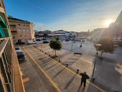 Vista exterior de Pis en venda en Pineda de Mar amb Calefacció, Terrassa i Moblat