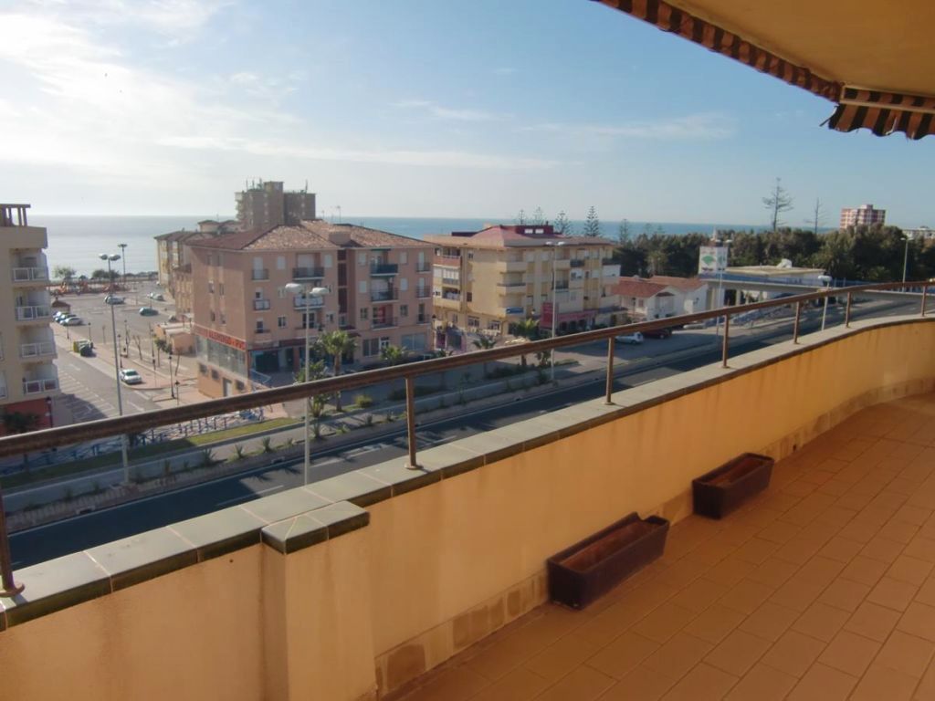 Vista exterior de Apartament en venda en Manilva amb Terrassa