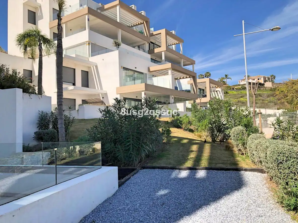 Jardí de Apartament en venda en Estepona amb Aire condicionat, Terrassa i Moblat
