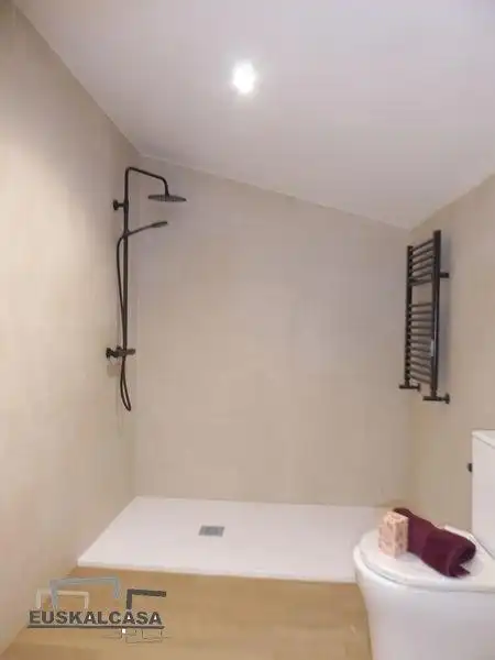 Bathroom of Flat for sale in Bilbao   with Heating and Terrace
