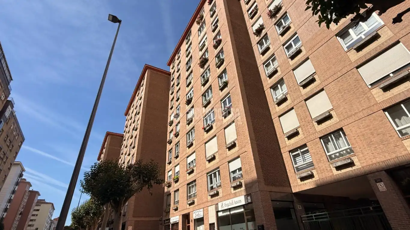 Vista exterior de Piso en venta en Gijón  con Calefacción y Terraza