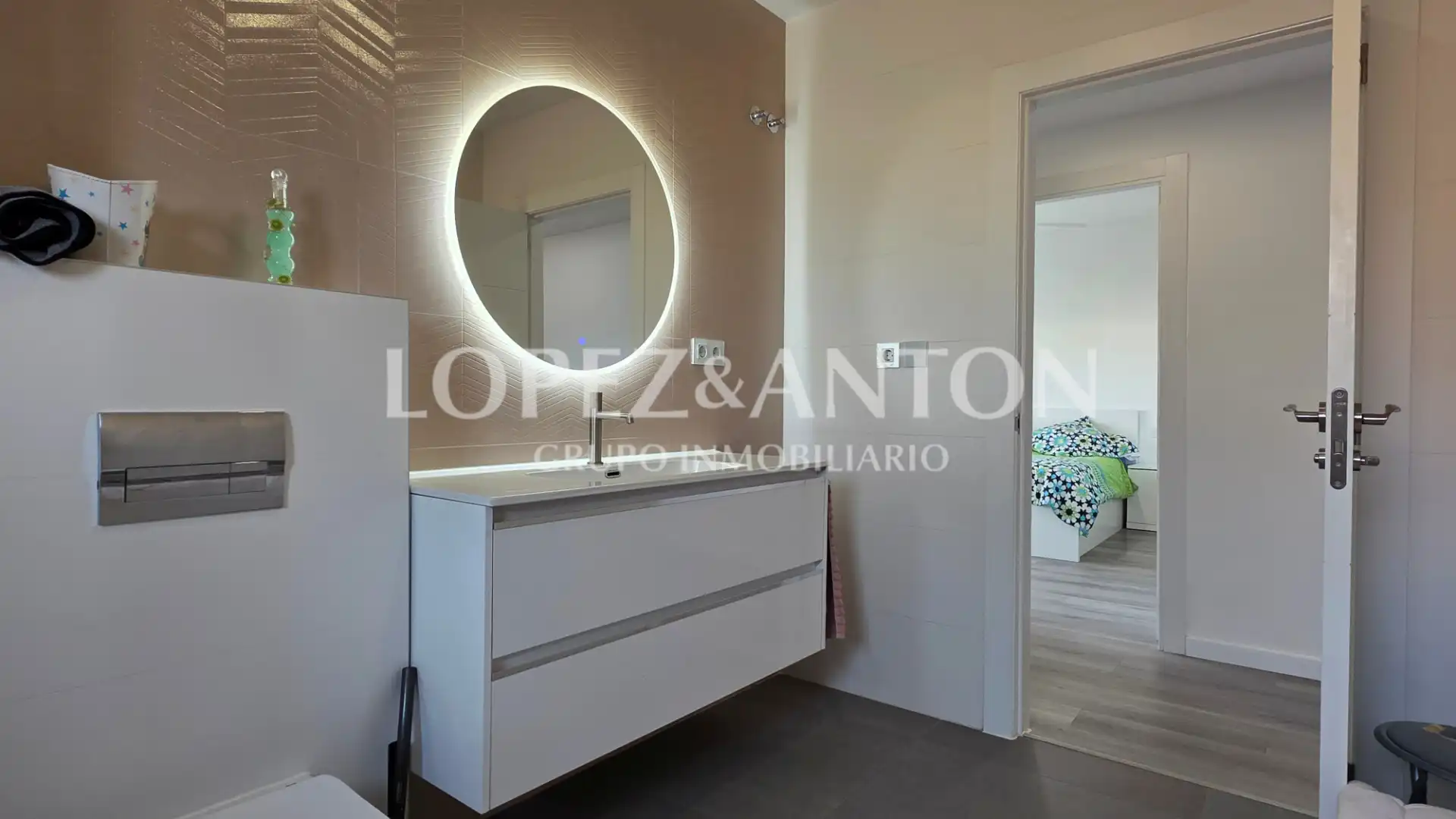 Badezimmer von Haus oder Chalet zum Verkauf in L'Eliana mit Klimaanlage, Heizung und Privatgarten