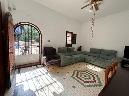 Sala d'estar de Casa o xalet en venda en Alcalá de Guadaira amb Aire condicionat, Calefacció i Jardí privat