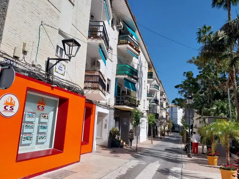 Vista exterior de Pis en venda en Estepona amb Terrassa