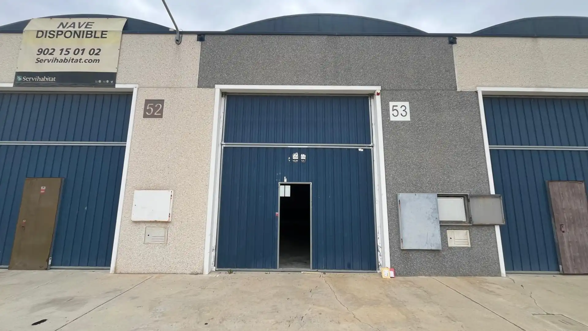 Vista exterior de Nave industrial en venta en  Zaragoza Capital