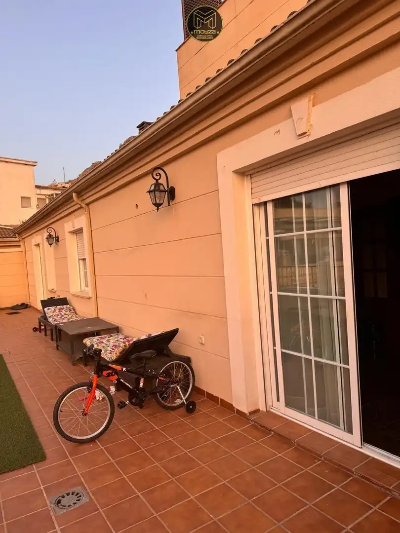 Außenansicht von Dachboden zum Verkauf in Martos mit Heizung und Terrasse