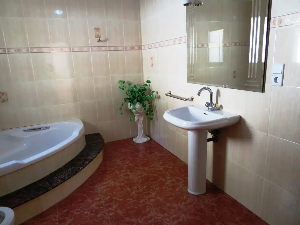 Bany de Casa o xalet en venda en L'Atzúbia amb Jardí privat, Terrassa i Traster