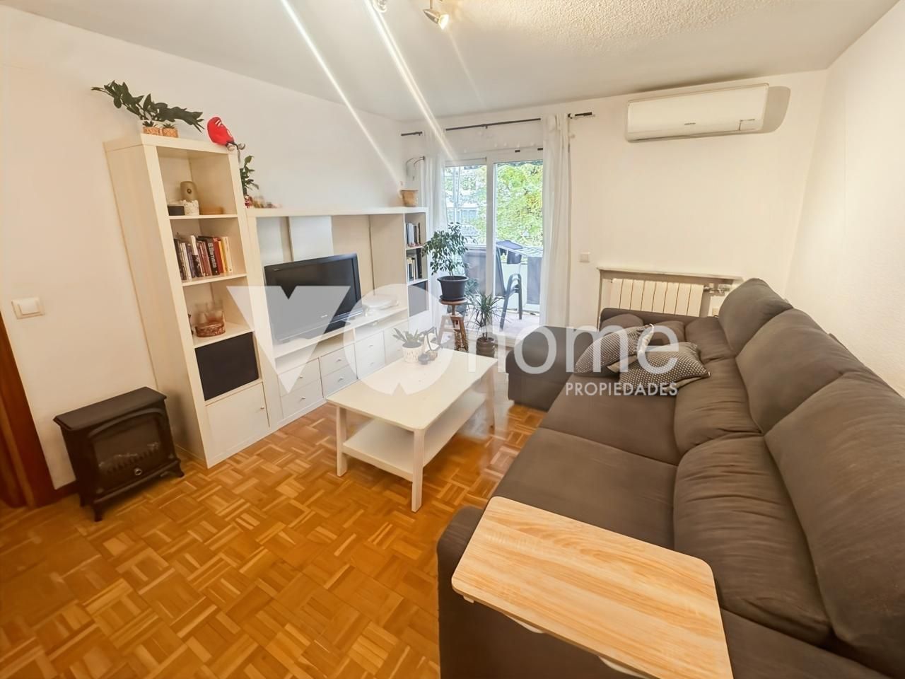 Sala d'estar de Pis en venda en  Madrid Capital amb Aire condicionat i Terrassa