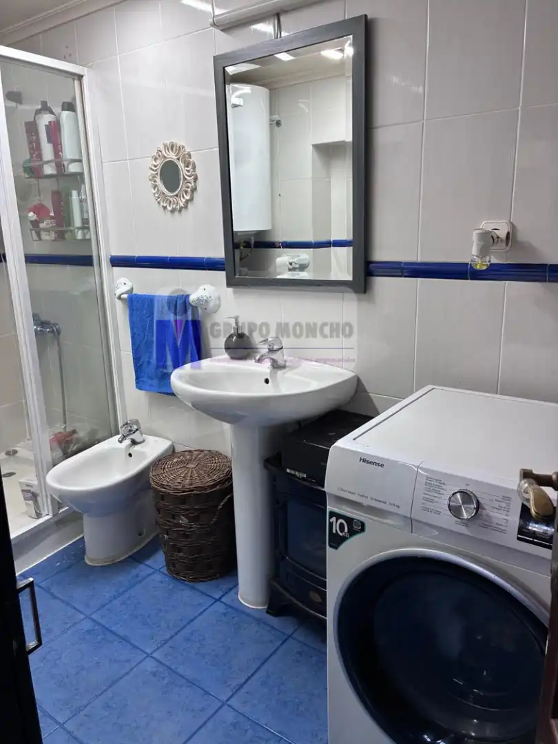 Baño de Casa adosada en venta en Allariz con Calefacción, Jardín privado y Amueblado