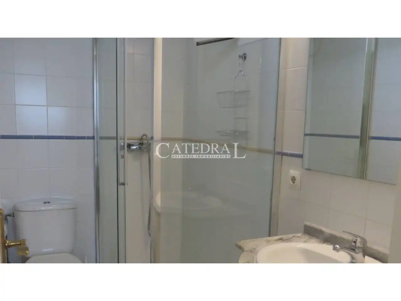 Bany de Apartament de lloguer en Sevilla amb Aire condicionat, Calefacció i Moblat