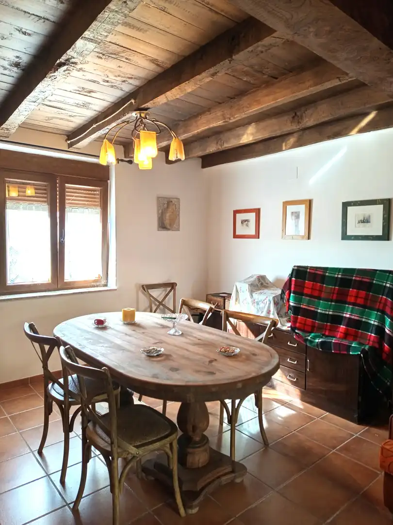 Menjador de Casa o xalet en venda en Dehesa de Romanos  amb Calefacció, Parquet i Traster