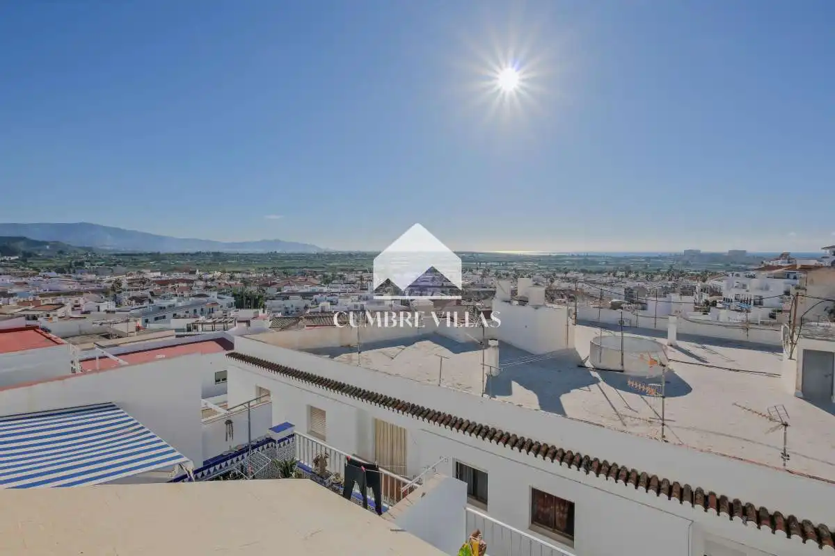 Vista exterior de Àtic en venda en Salobreña amb Terrassa