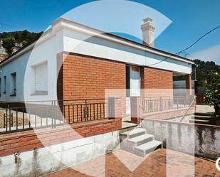 Vista exterior de Casa o xalet en venda en Vallirana amb Jardí privat i Terrassa