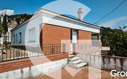 Vista exterior de Casa o xalet en venda en Vallirana amb Jardí privat i Terrassa
