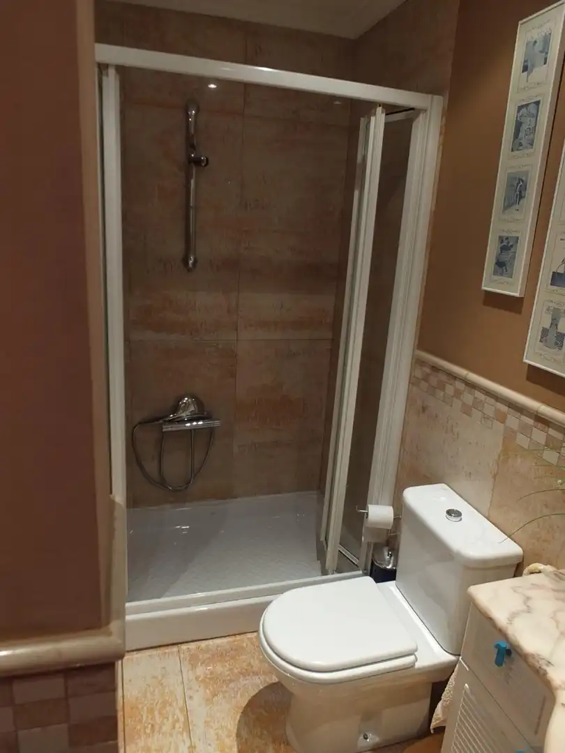 Badezimmer von Wohnung zum Verkauf in Ponferrada mit Heizung, Terrasse und Abstellraum