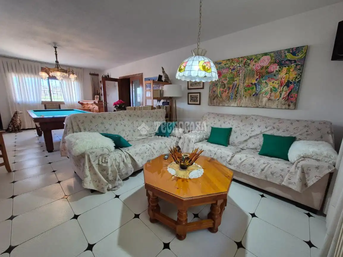 Sala d'estar de Casa o xalet en venda en Sigüenza amb Calefacció, Jardí privat i Terrassa
