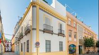 Vista exterior de Àtic en venda en  Sevilla Capital amb Aire condicionat, Calefacció i Terrassa