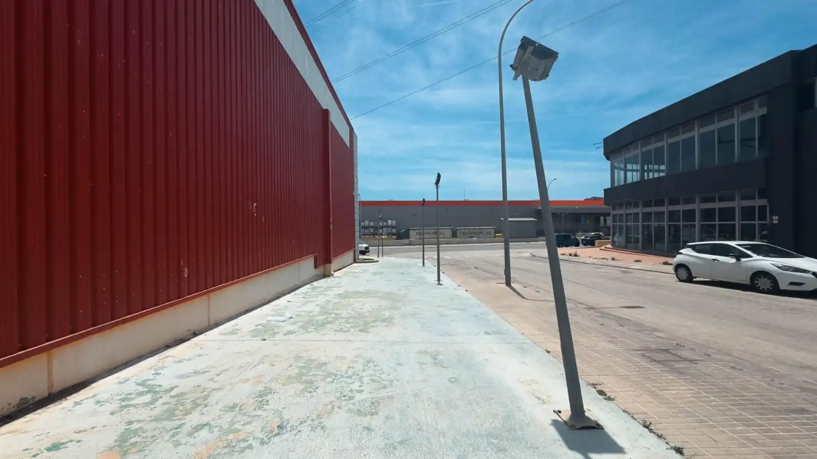 Vista exterior de Nau industrial en venda en Benidorm amb Alarma