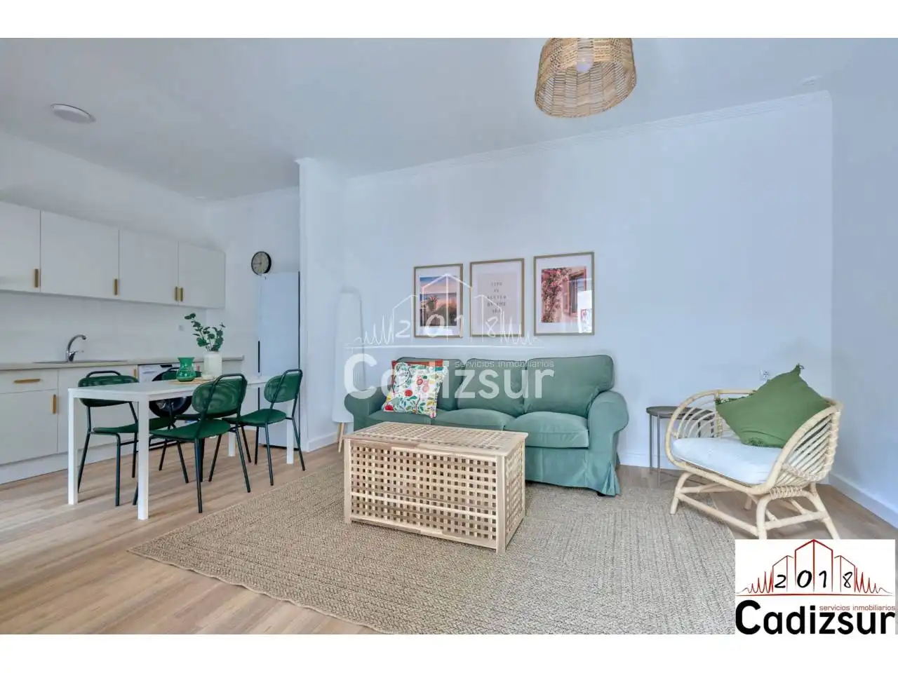 Sala de estar de Piso en venta en Cádiz con Trastero y Amueblado