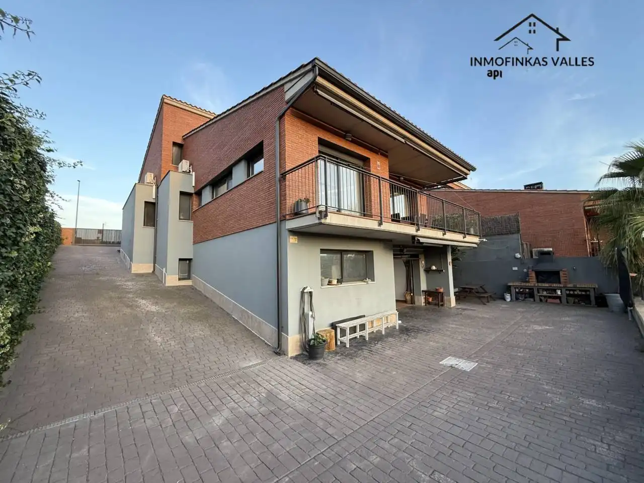 Vista exterior de Casa o xalet en venda en Caldes de Montbui amb Aire condicionat, Calefacció i Jardí privat