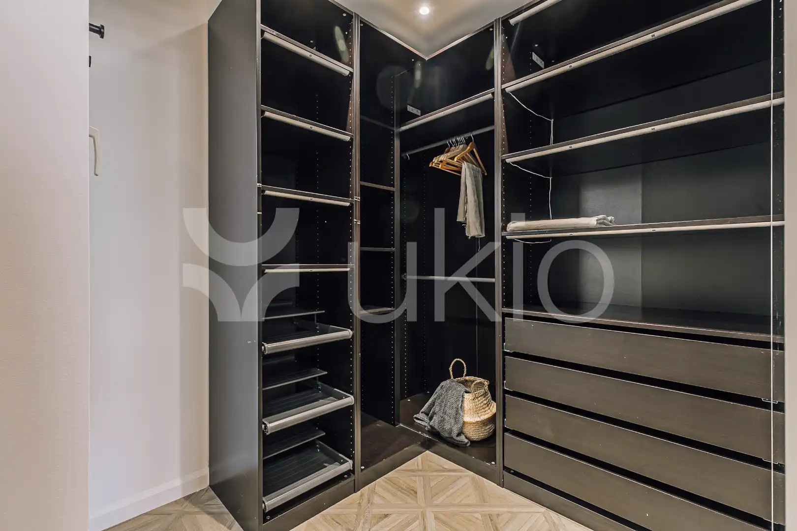 Dormitori de Apartament de lloguer en Barcelona amb Aire condicionat, Calefacció i Moblat