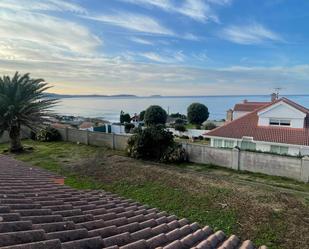 Vista exterior de Casa o xalet en venda en Carballo amb Jardí privat i Piscina