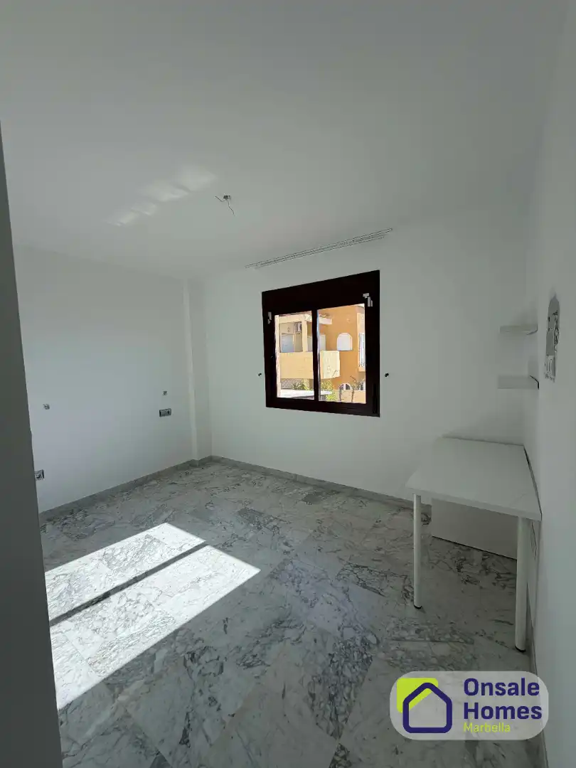 Casa adosada en venta en Marbella con Aire acondicionado, Jardín privado y Terraza