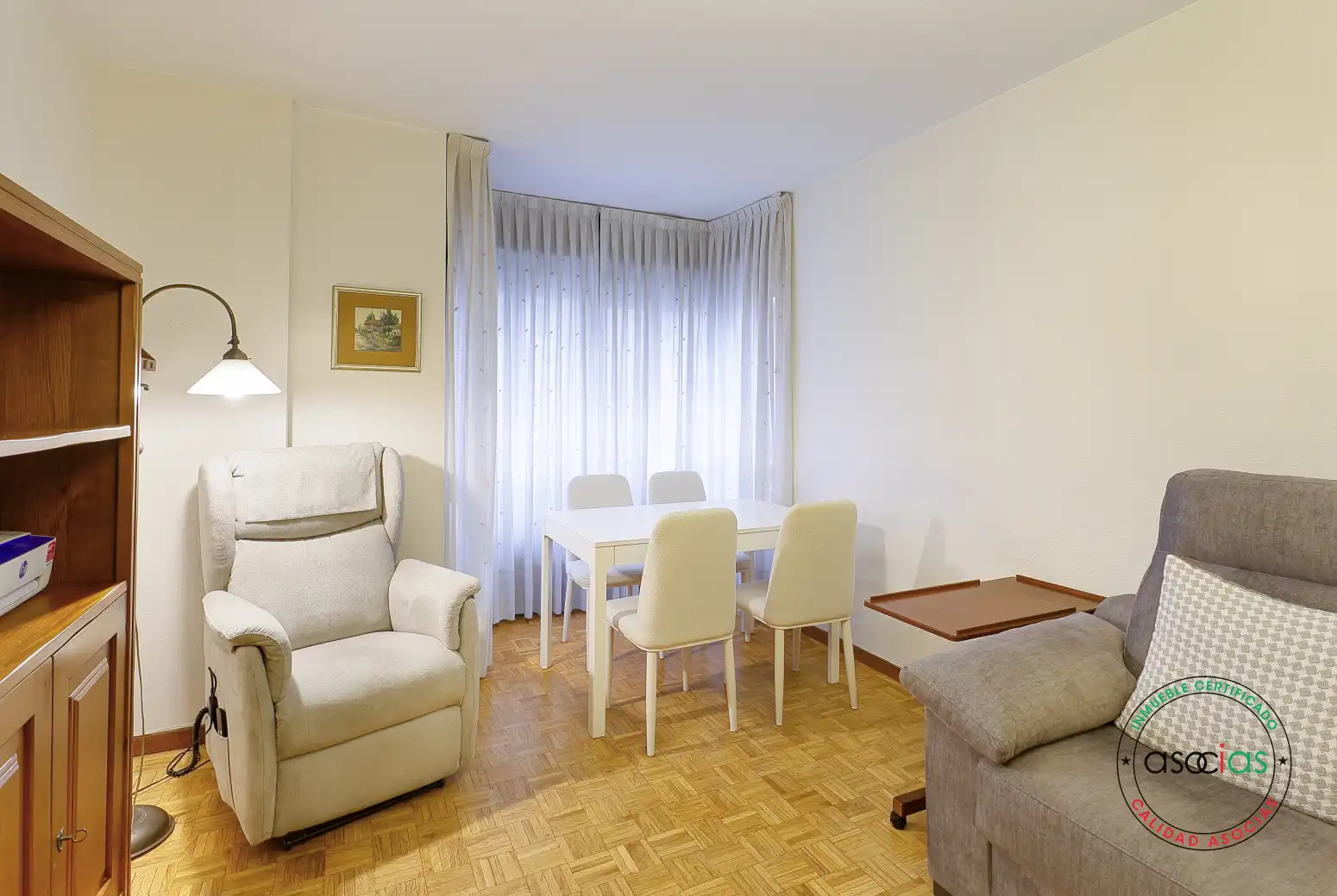 Sala d'estar de Pis en venda en Gijón  amb Calefacció, Parquet i Traster