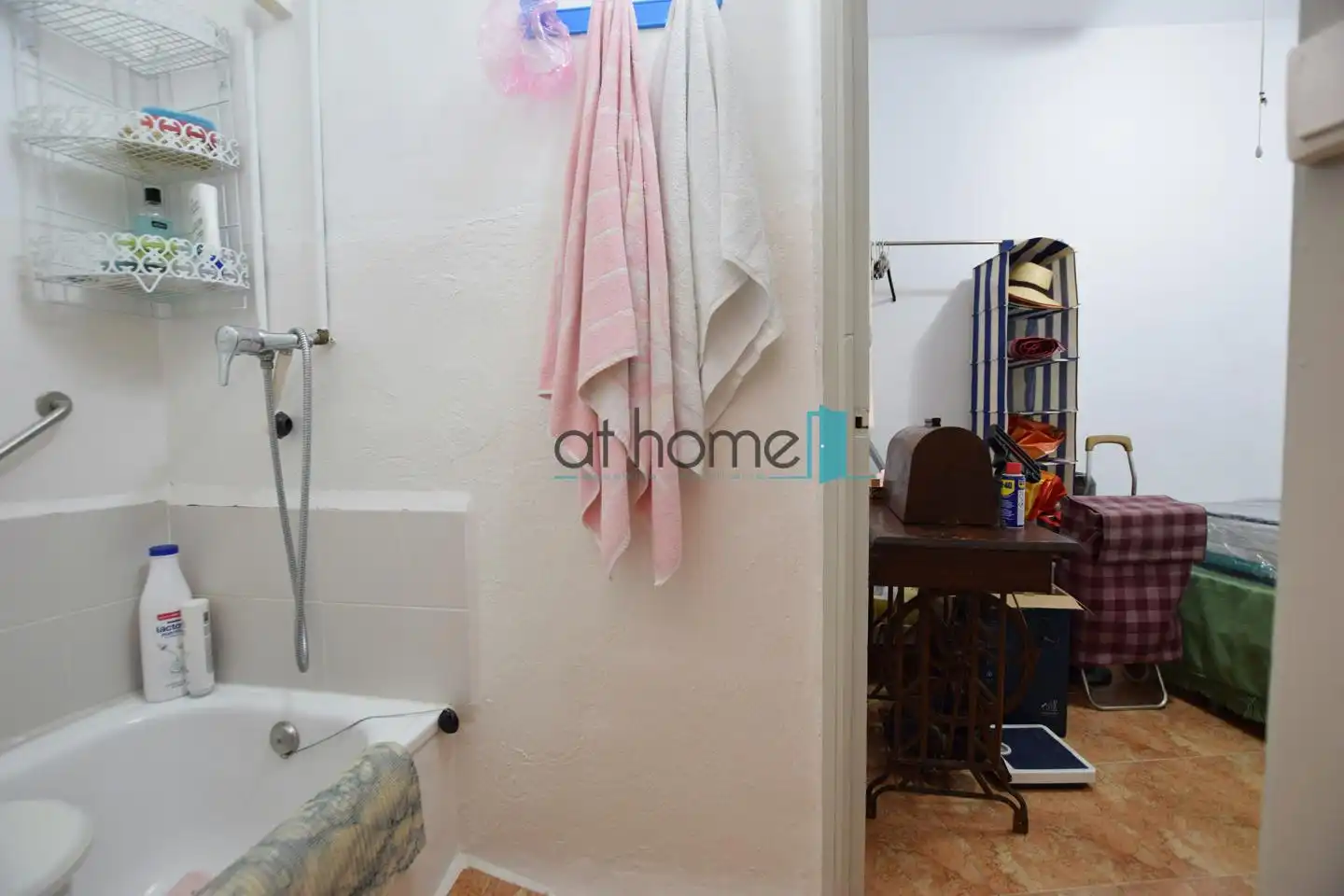 Baño de Finca rústica en venta en Castellnovo con Terraza y Amueblado
