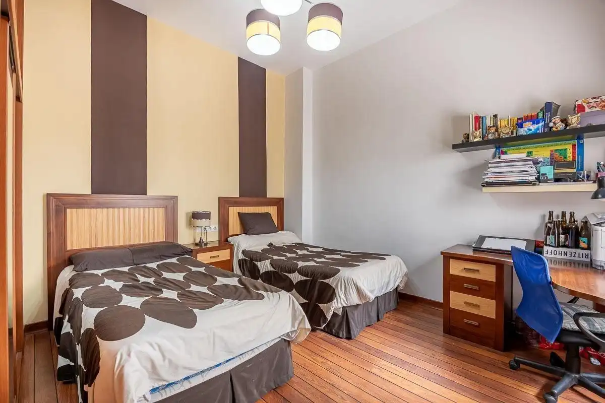 Bedroom of Flat for sale in Granada  with Air Conditioner, Terrace and Balcony