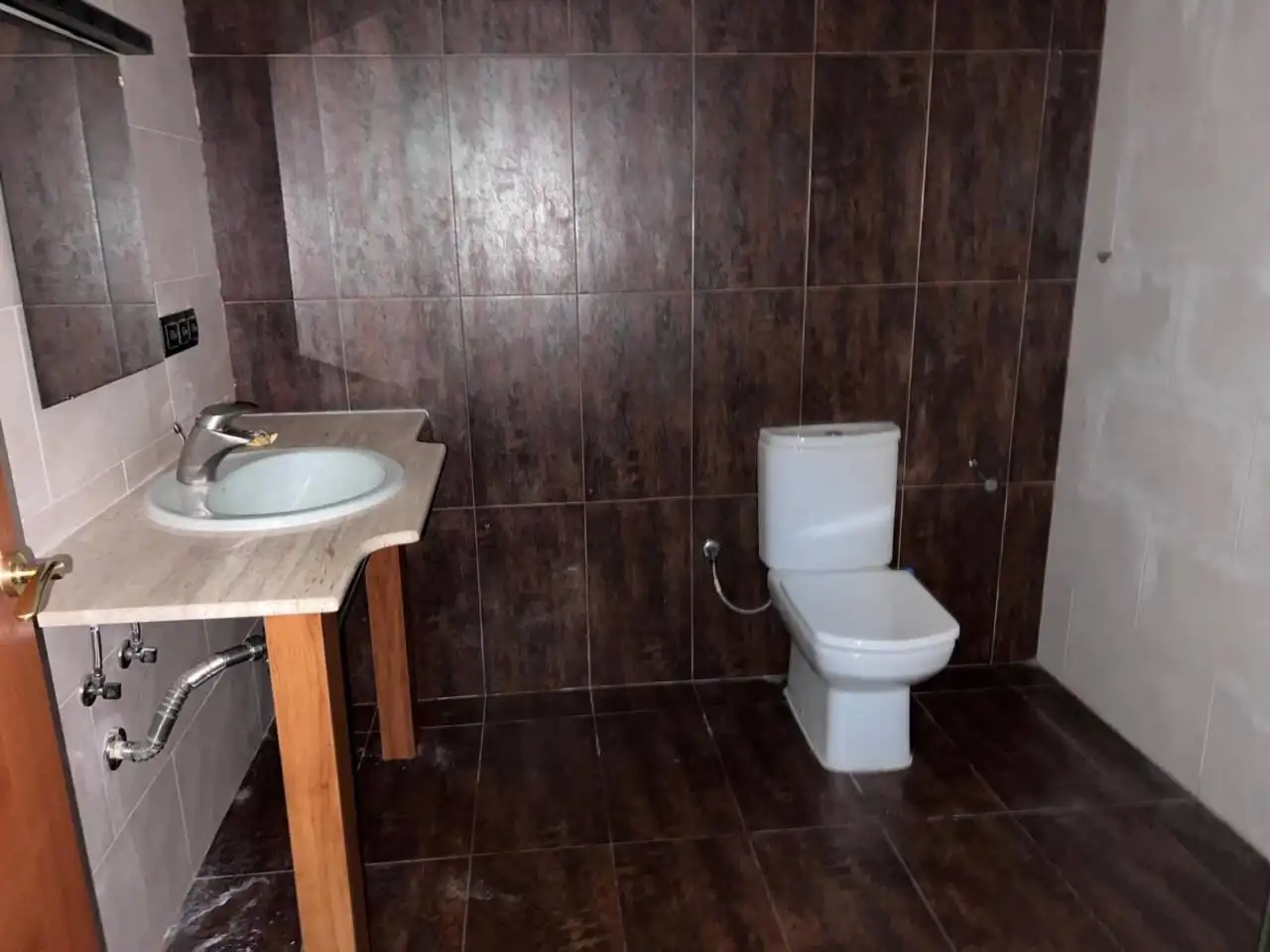 Bany de Casa o xalet en venda en Vilanova del Vallès amb Jardí privat, Terrassa i Piscina